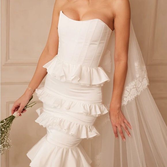 V. Chapman Milano Set in White Crinkle Brocade size 2 NEW WITH TAGS - Picture 2 of 9